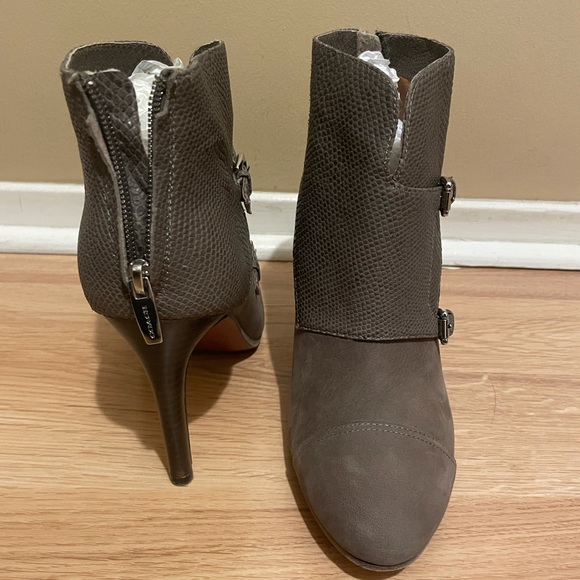 Beautiful Coach ankle booties - Picture 4 of 4
